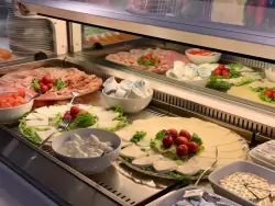 Snídaňový bufet, Hotel Vega ***, Malcesine, Itálie