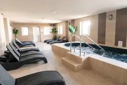 Pihenés Miskolcon, 300 m-re a termálfürdőtől a Hungária Hotelben félpanzióval és korlátlan wellnessel