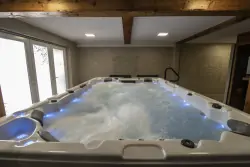 Beltéri pezsgőfürdő, Sweet-Life Wellness Apartments, Egerszalók, Egerszalók, Magyarország