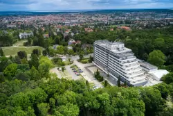 Hotelová budova zhora, Hotel Szieszta, Šoproň, Šopron, Maďarsko