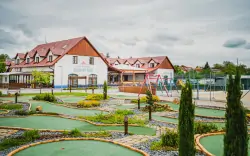 Slovácký dvůr niedaleko Uherskiego Hradiště w domkach i pensjonacie ze śniadaniem, kąpieliskiem i atrakcjami 