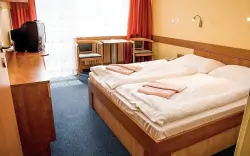 Pokoje jsou útulně vybavené