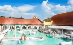Veľký Meder vo Vile Azur s raňajkami, fľašou vína, tenisom a zľavou do termálov