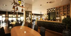 Bar, Hotel Schloss Basthorst ****, Crivitz, Nemecko