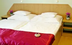Kényelmesen berendezett szobák várják