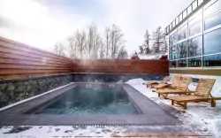 Vonkajší bazén vo wellness Hotela Lesana *** Vysoké Tatry