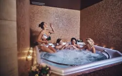 Ve wellness centru Green Paradise vás čeká vířivka