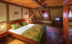 Dobové pokoje jsou komfortně vybaveny