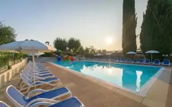 Nyaralás a Garda-tónál a Camping Fontanelle **** üdülőhelyen félpanzióval és szabadtéri medencével