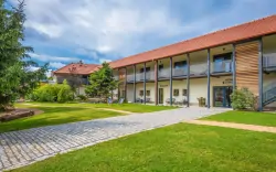 Pobyt jen 20 km od Prahy: Statek U Prahy s parádním privátním wellness, welcome drinkem a polopenzí