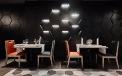 V moderní hotelové restauraci si pochutnáte