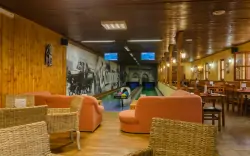 Zahrajte si bowling a dejte si něco dobrého