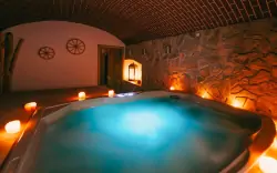 Žďárské vrchy: Pensjonat Wellness Marta ze śniadaniem/obiadokolacją i centrum wellness (jacuzzi, 3 sauny) 