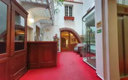Interiér propojuje moderní s historickým, Hotel Petr