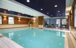 Dolní Franky: Seehotel Niedernberg ****superior na břehu jezera se snídaní + vnitřní a venkovní bazén, sauny