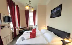 Dvoulůžkový pokoj s přistýlkou, Hotel Sherwood ***