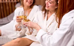 Křivoklátsko: Dámská jízda v Hotelu Lions *** s polopenzí, rozlévaným vínem neomezeně + wellness a procedury