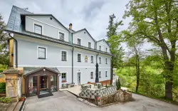 Pobyt nedaleko Janských Lázní a Krkonošského NP v Hotelu Auri *** s polopenzí a bazénem + sleva na wellness