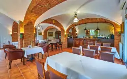 Restaurace, Penzion St. Peter Vini, Slovensko