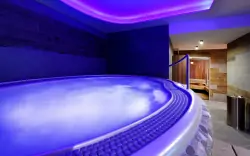 Magas-Tátra: Töltődjön fel az Aplend Hotel Ovruč luxusapartmanjában wellnessel, szaunával és pezsgőfürdővel