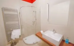 Samozrejmosťou je tiež priestranná kúpeľňa