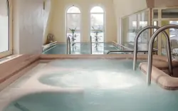 Karlovy Vary: Pobyt v Parkhotelu Humboldt **** s polopenzí, neomezeným wellness a 3 relaxačními procedurami