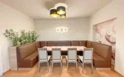 Élvezze a kávét és a süteményt a Calvados Caféban