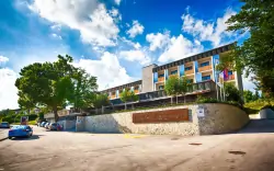 Szlovénia: 400 méterre a Bledi-tótól, a Hotel Astoria Bled ***-ben reggelivel és luxus wellnessel 