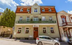 Trenčianske Teplice: Treehouse Apartments ve studiu či apartmánu + vstup do nového wellness Wellmed se saunami