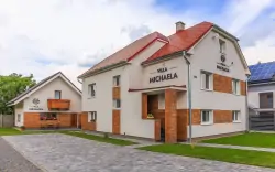 Liptov: Bešeňová len 950 m od aquaparku a kúpeľov v štúdiu alebo apartmáne s kuchynkou vo Ville Michaela