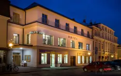 Střední Čechy blízko Kutné Hory: Čáslav přímo u památek v Hotelu Grand se snídaní + víno a degustační prkénko