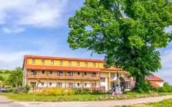 CHKO Biele Karpaty pri pamiatkach v Hoteli Kopanice **** s raňajkami/polpenziou a neobmedzeným wellness
