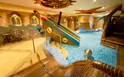 Vysočina: Hotel Podlesí *** u Pohádkové vesničky s polopenzí, bazénem a vstupem do wellness (vířivky, sauny)