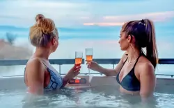 Siófok: Balatoni wellnessezés a Royal Mediterrán Hotel ****-ben félpanziós ellátással és kedvezményekkel