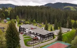 Beskydy u stezky v oblacích: Hotel Bečva se snídaní formou bufetu a vyžitím – tenis, ping pong + dětské hřiště