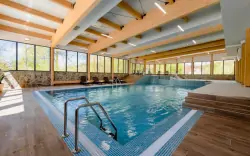 Polské Beskydy: Country Club Żywiec se snídaní/polopenzí + wellness (bazén, vířivka, sauny), posilovna, herna