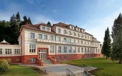 Pobyt v centre Luhačovíc: Hotel Morava *** s polpenziou + až 12 kúpeľných procedúr, welcome drink a pitná kúra