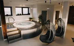 Moravské Slovácko u Baťova kanálu: Pobyt v apartmánu ve Wellness Veselí se snídaněmi, 2 vířivkami a 2 saunami