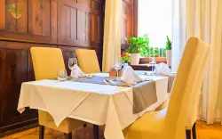 Stôl v reštaurácii, Ferienhotel Alber ***, Mallnitz, Alpy, Rakúsko