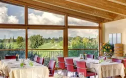 Restaurace s výhledem, Golf Residenza, Peschiera (VR), Itálie