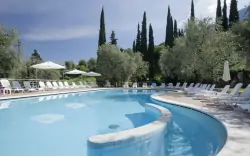 Nyaralás a Garda-tó partján a Hotel Rely ***-ban, reggelivel/félpanziós ellátással és medencével