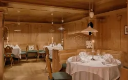 Dřevěná restaurace,  Montis - Active Nature Resort ****, Reischach, Itálie
