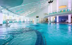 Krytý bazén, Kurhotel Pyramide Sibyllenbad ****, Bad Neualbenreuth, Německo