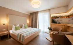 Moderní hotelový pokoj, Hotel Wende Neusiedl ****, Neusiedl am See, Rakousko