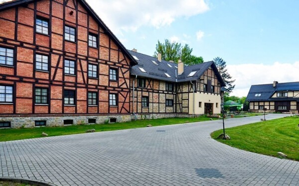 Zamek Kliczkow - Folwark Książęcy