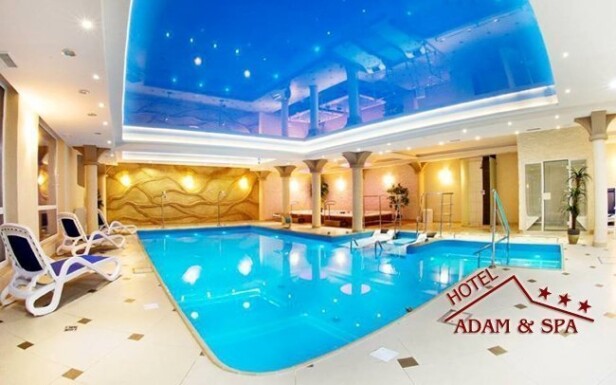 Zaplavte si v hotelovém bazéně