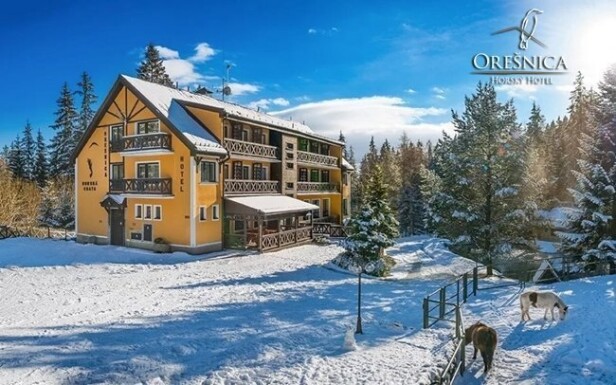 Hotel Orešnica se v zimě zahalí pod sněhovou přikrývkou