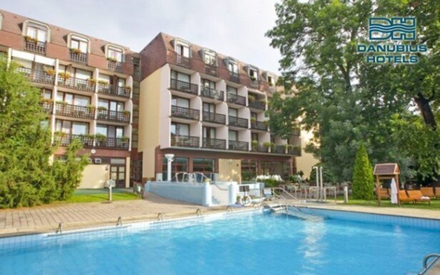Hotel Danubius Health Spa Resort **** najdete v klidné části Sarváru