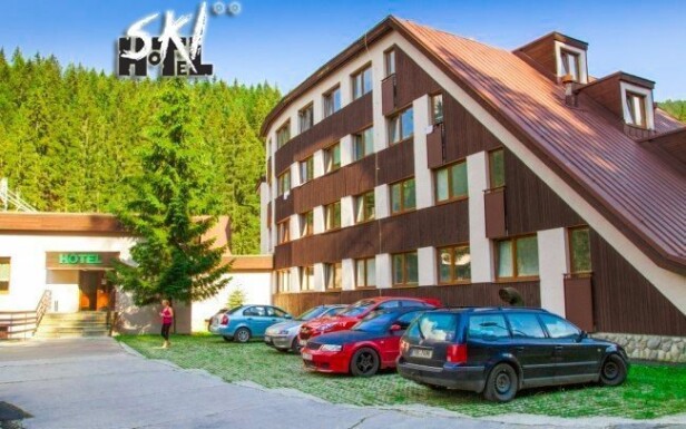 Hotel SKI nabízí příjemné klidné ubytování uprostřed přírody