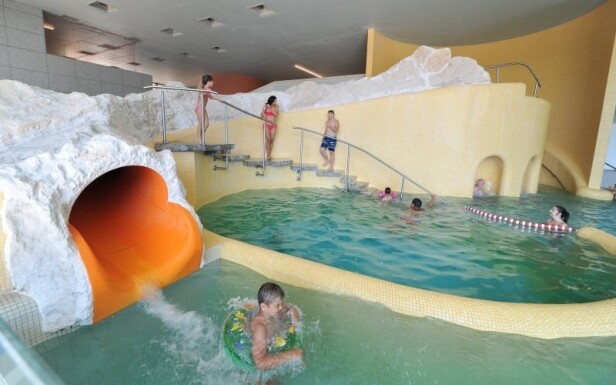 Kúpele Egerszalók (9 km) ponúkajú rôzne atrakcie a wellness
